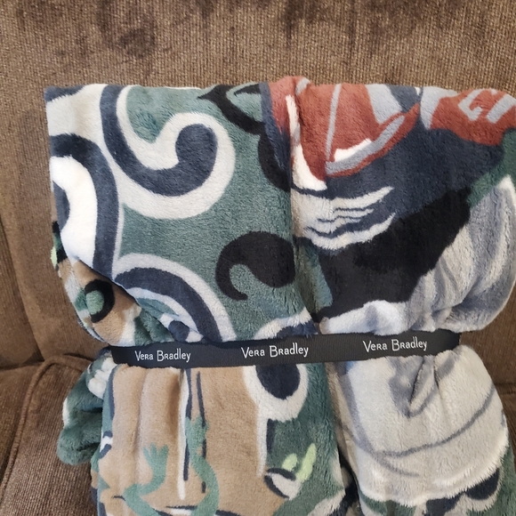 HTF! Vera Bradley Star Wars Mandalorian Blanket-NWT - Picture 5 of 6